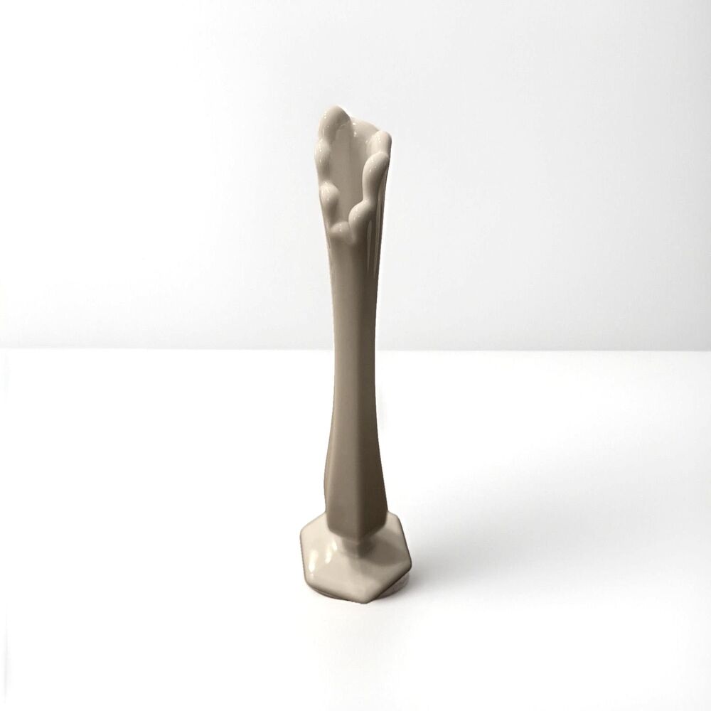 Vtg Westmoreland White Milk Glass Artstretch Swung 10" Vase